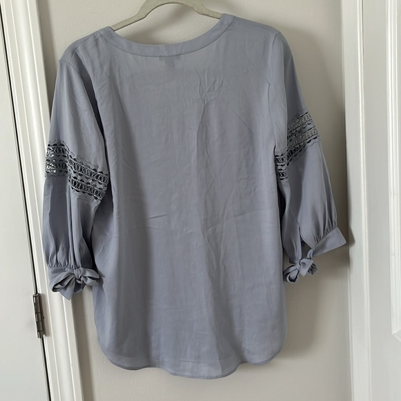Ann Taylor v neck house with decor sleeves in size Medium - Picture 6 of 7
